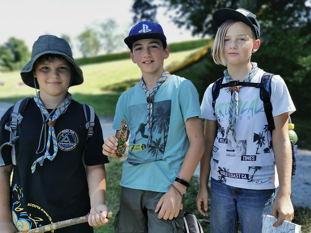 Drei Pfadfinderjungs