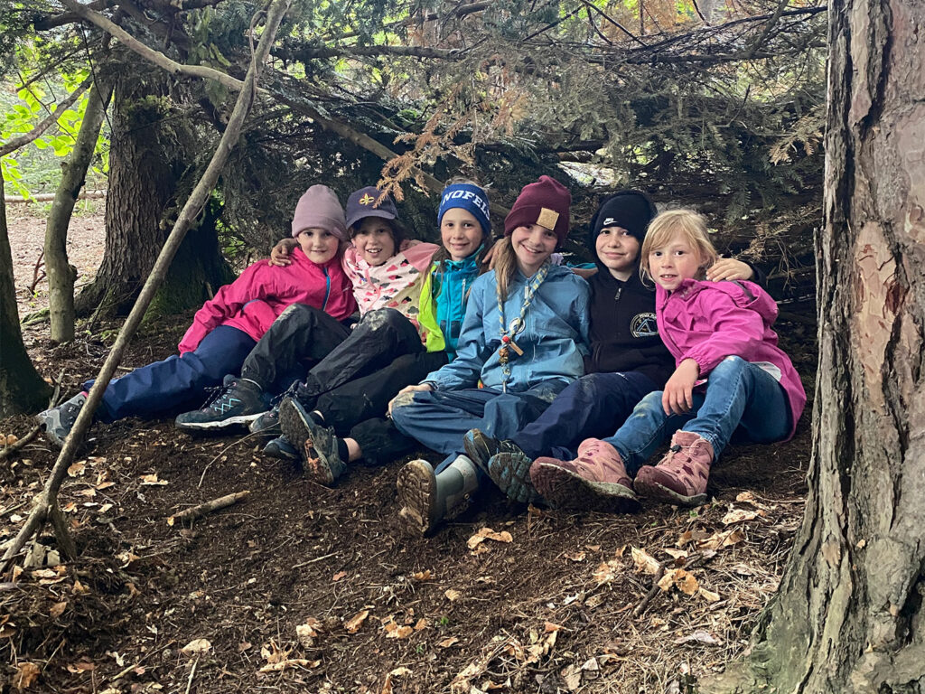 Pfadfinder Hütte im Wald